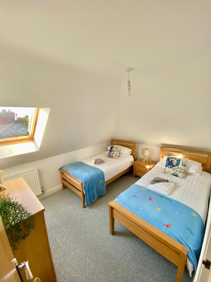 Swanage Holiday Penthouse Apartment, Moments From Beach And Town, On Site Parking, Fast Wifi, Sleeps Up To 6, Rated Exceptional Luaran gambar