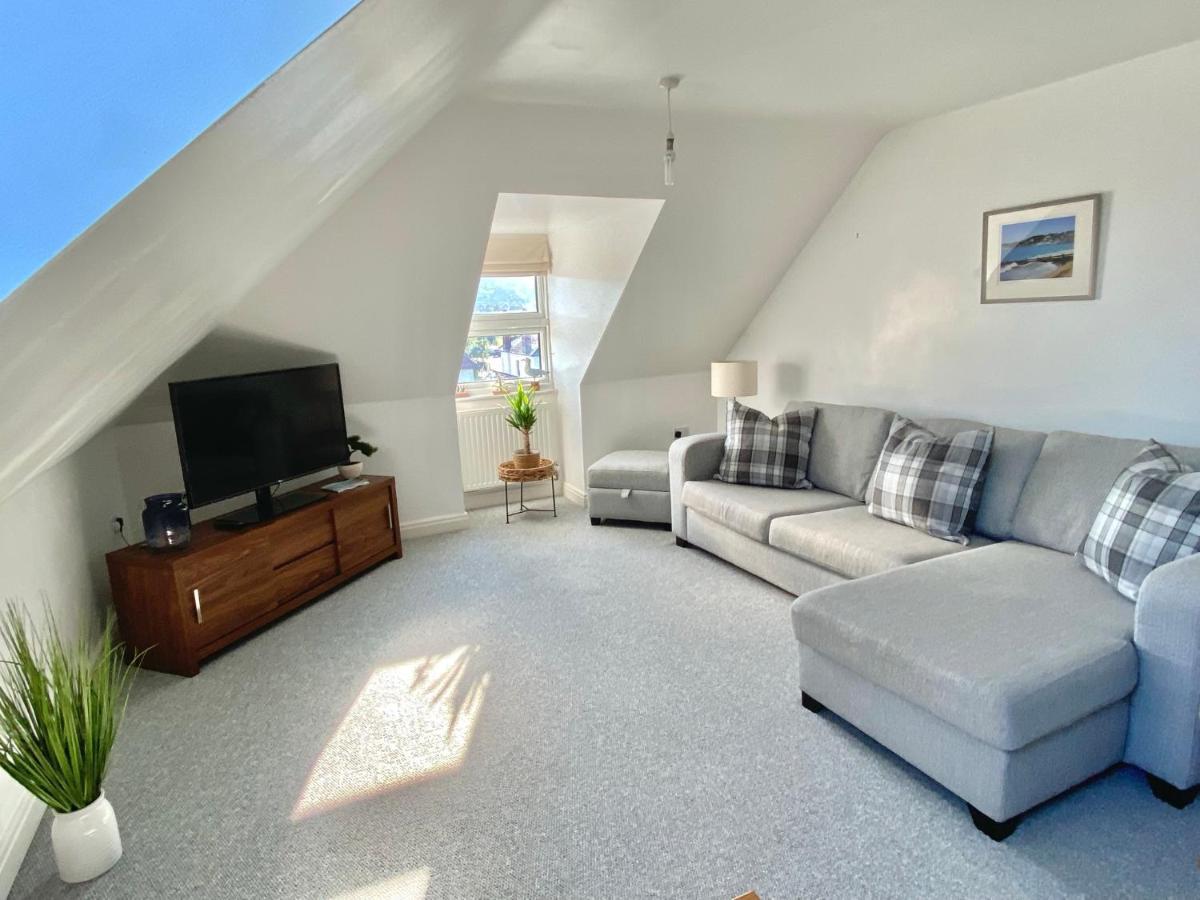 Swanage Holiday Penthouse Apartment, Moments From Beach And Town, On Site Parking, Fast Wifi, Sleeps Up To 6, Rated Exceptional Luaran gambar