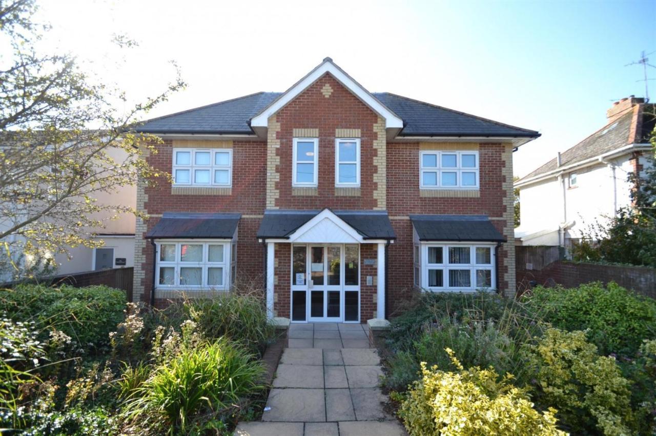 Swanage Holiday Penthouse Apartment, Moments From Beach And Town, On Site Parking, Fast Wifi, Sleeps Up To 6, Rated Exceptional Luaran gambar
