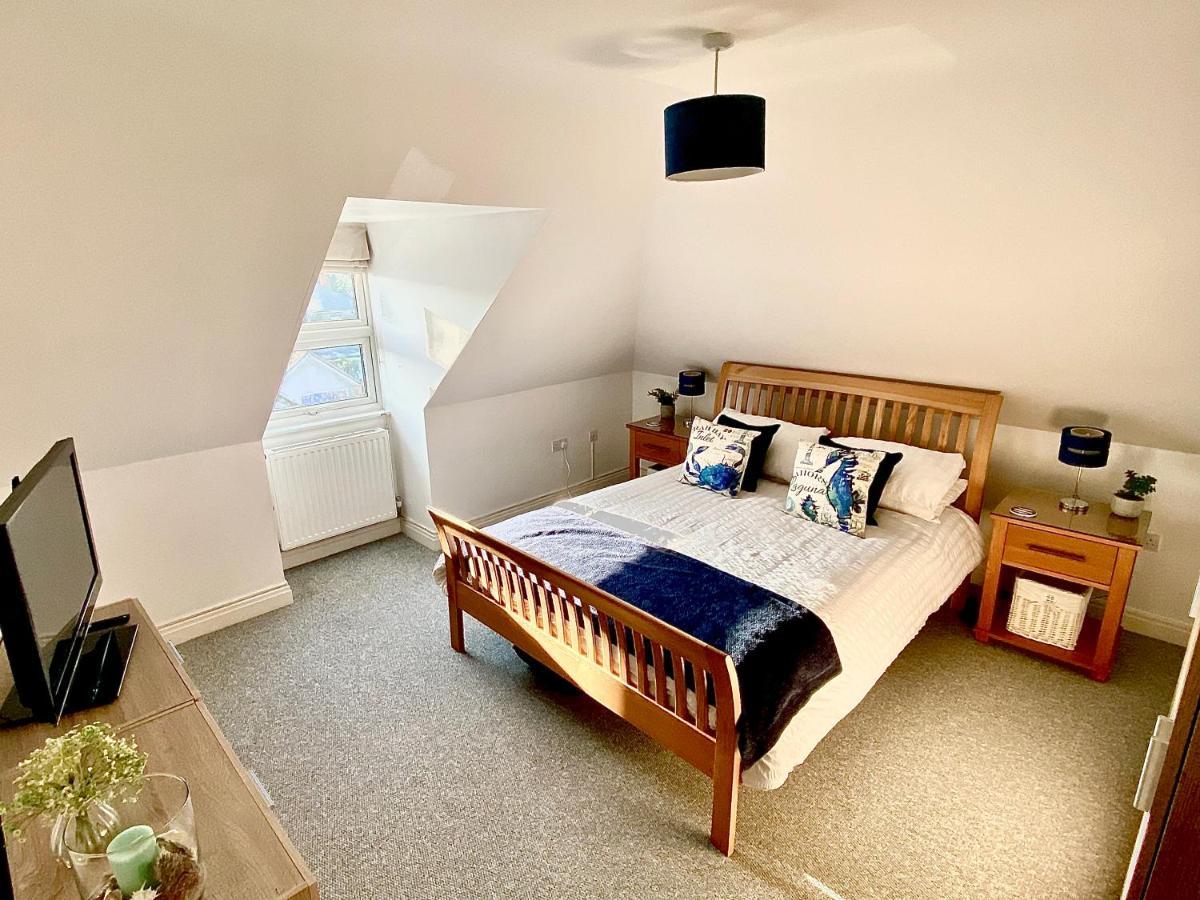 Swanage Holiday Penthouse Apartment, Moments From Beach And Town, On Site Parking, Fast Wifi, Sleeps Up To 6, Rated Exceptional Luaran gambar