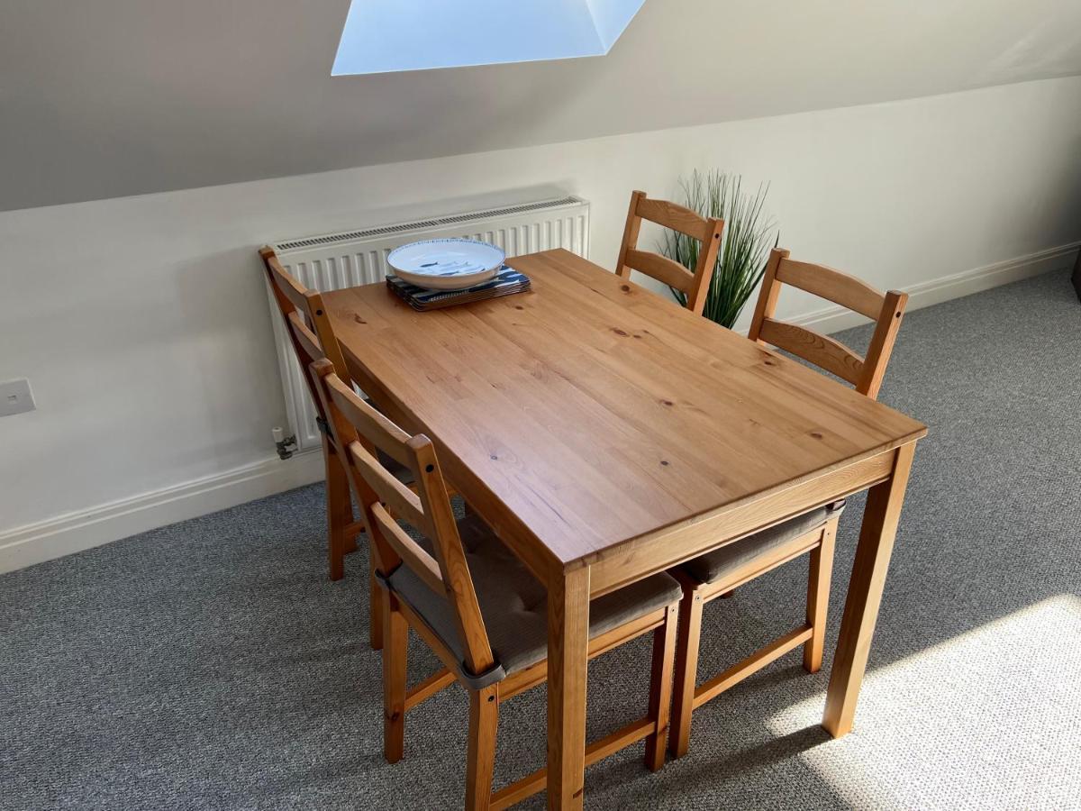 Swanage Holiday Penthouse Apartment, Moments From Beach And Town, On Site Parking, Fast Wifi, Sleeps Up To 6, Rated Exceptional Luaran gambar
